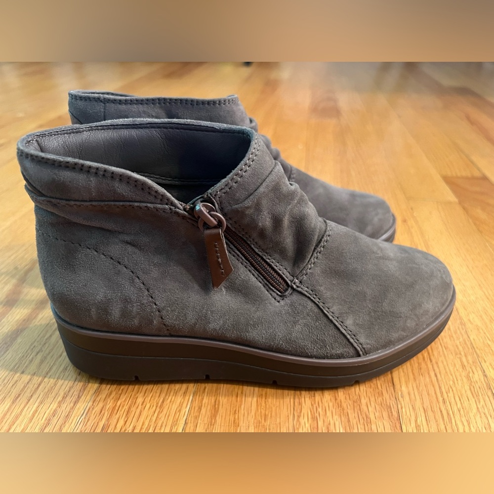 Clarks Shaylin Up Women's Taupe Leather Suede Ankle Zip Slouchy Wedge Boots
